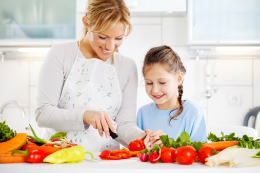 transmettre sa passion de la cuisine à ses enfants famille magazine