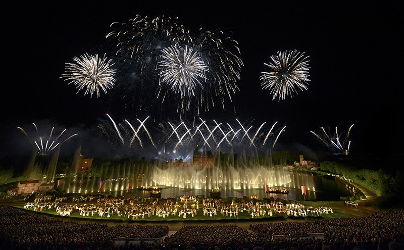 Le parc du Puy du Fou propose un spectacle nocturne magnifique. Photo Château Boisniard