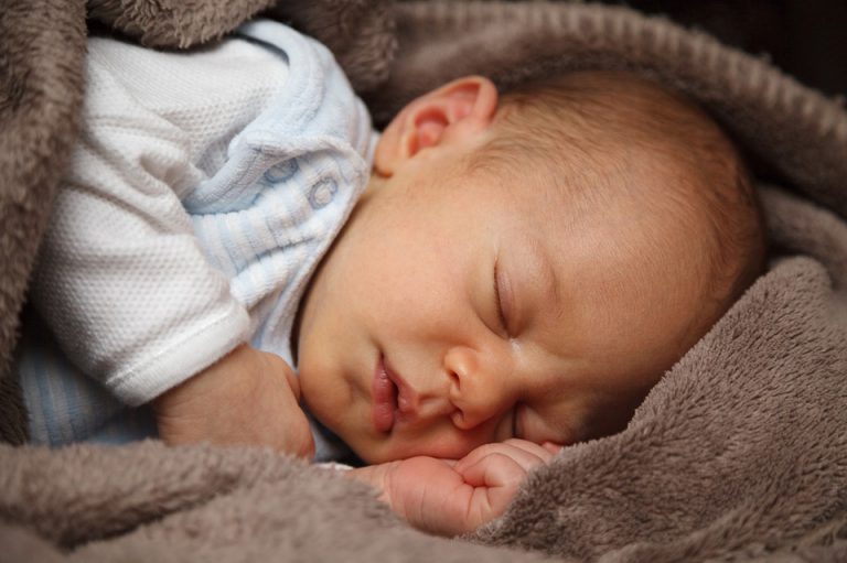 Comment garder un œil sur son bébé ? Famille magazine