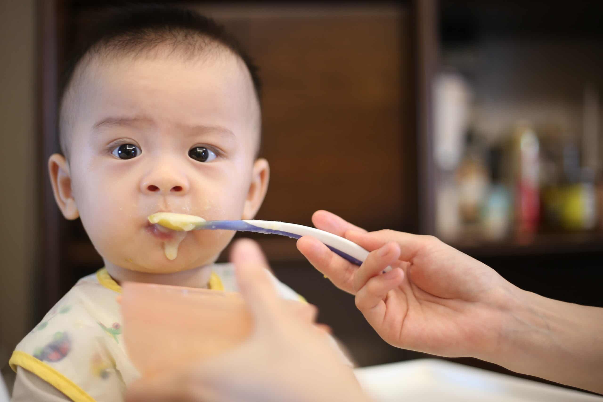 Bavoir bébé - Bavoirs en tissu ou plastifiés pour les repas de Bébé